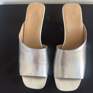 Naturalizer Metallic Silver Mules